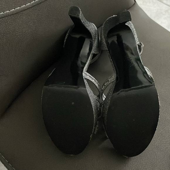 Elegant and festive heel/platform/open toe dress shoes. Worn once, comfortable. - Picture 7 of 7